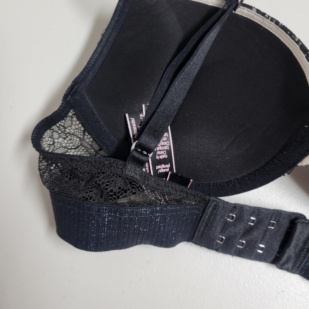 Victoria's Secret Bombshell Plunge With Glitter Band And Striped Patern Bra. - Picture 6 of 7